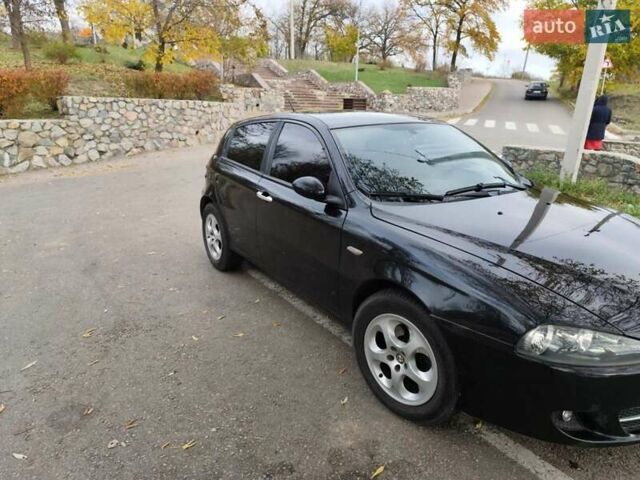 Черный Альфа Ромео 147, объемом двигателя 1.6 л и пробегом 159 тыс. км за 4500 $, фото 9 на Automoto.ua