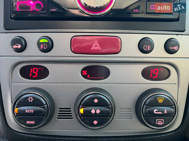 Чорний Альфа Ромео 147, об'ємом двигуна 2 л та пробігом 180 тис. км за 4690 $, фото 30 на Automoto.ua