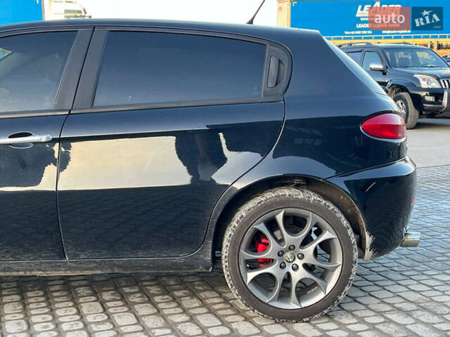 Чорний Альфа Ромео 147, об'ємом двигуна 2 л та пробігом 180 тис. км за 4690 $, фото 3 на Automoto.ua