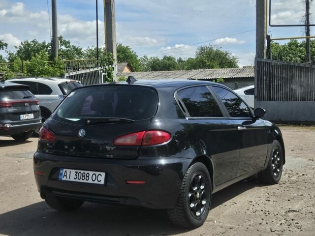 Черный Альфа Ромео 147, объемом двигателя 2 л и пробегом 240 тыс. км за 2700 $, фото 1 на Automoto.ua