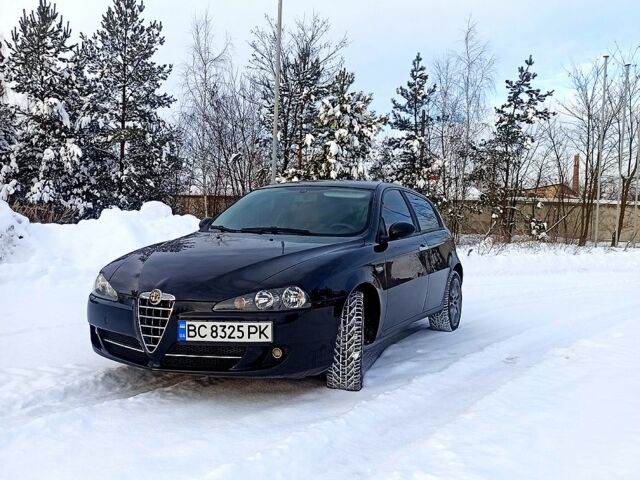 Черный Альфа Ромео 147, объемом двигателя 2 л и пробегом 1800 тыс. км за 4500 $, фото 3 на Automoto.ua