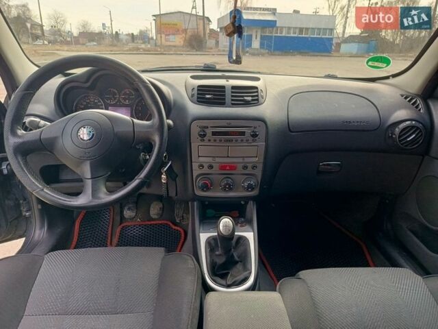 Черный Альфа Ромео 147, объемом двигателя 1.6 л и пробегом 240 тыс. км за 2900 $, фото 18 на Automoto.ua