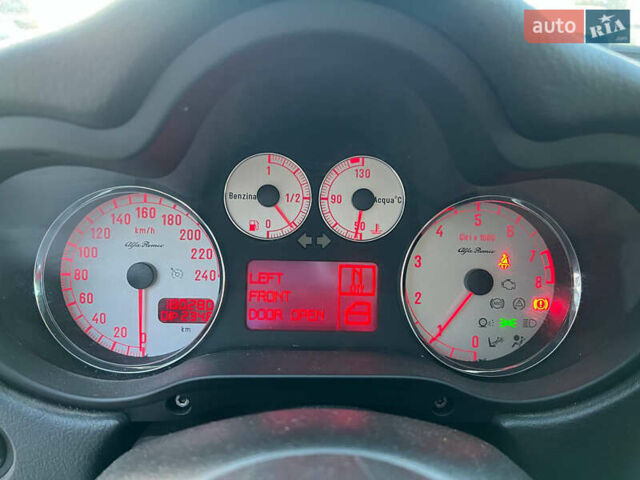 Чорний Альфа Ромео 147, об'ємом двигуна 2 л та пробігом 180 тис. км за 4690 $, фото 20 на Automoto.ua