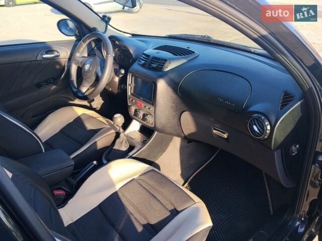 Черный Альфа Ромео 147, объемом двигателя 1.91 л и пробегом 319 тыс. км за 4800 $, фото 12 на Automoto.ua