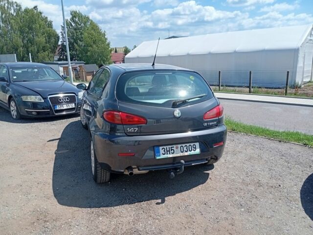 Черный Альфа Ромео 147, объемом двигателя 0 л и пробегом 202 тыс. км за 1453 $, фото 2 на Automoto.ua