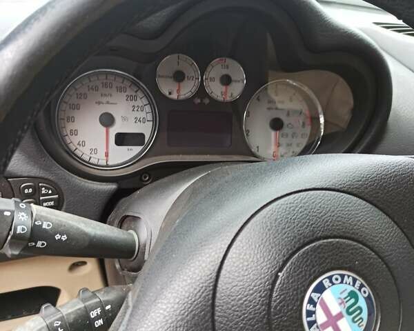 Черный Альфа Ромео 147, объемом двигателя 2 л и пробегом 170 тыс. км за 5500 $, фото 4 на Automoto.ua