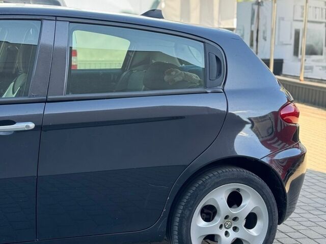 Чорний Альфа Ромео 147, об'ємом двигуна 1.91 л та пробігом 325 тис. км за 4500 $, фото 8 на Automoto.ua