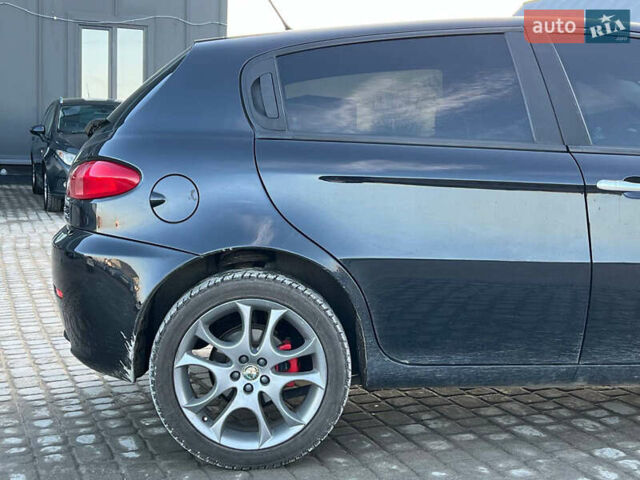 Чорний Альфа Ромео 147, об'ємом двигуна 2 л та пробігом 180 тис. км за 4690 $, фото 7 на Automoto.ua