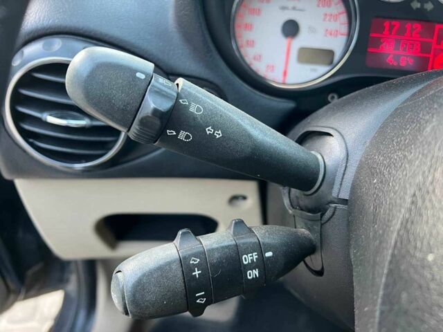 Чорний Альфа Ромео 147, об'ємом двигуна 2 л та пробігом 180 тис. км за 4690 $, фото 20 на Automoto.ua