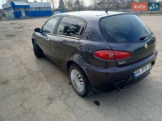 Черный Альфа Ромео 147, объемом двигателя 1.6 л и пробегом 240 тыс. км за 2900 $, фото 12 на Automoto.ua