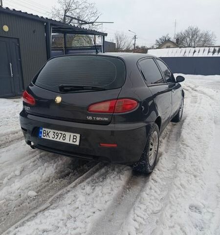 Черный Альфа Ромео 147, объемом двигателя 1.6 л и пробегом 240 тыс. км за 2950 $, фото 6 на Automoto.ua