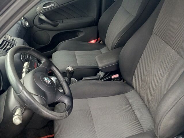 Черный Альфа Ромео 147, объемом двигателя 1.6 л и пробегом 242 тыс. км за 3150 $, фото 16 на Automoto.ua