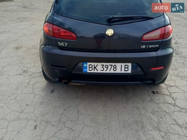 Черный Альфа Ромео 147, объемом двигателя 1.6 л и пробегом 240 тыс. км за 2900 $, фото 3 на Automoto.ua