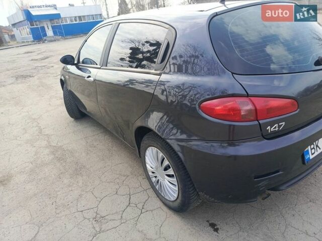 Черный Альфа Ромео 147, объемом двигателя 1.6 л и пробегом 240 тыс. км за 2900 $, фото 7 на Automoto.ua