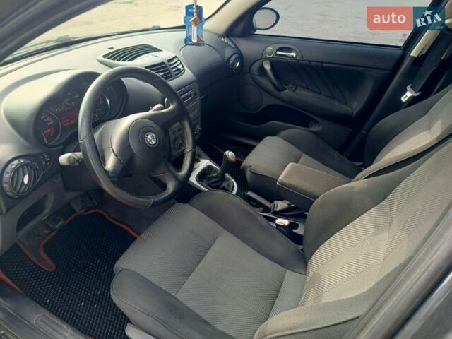 Черный Альфа Ромео 147, объемом двигателя 1.6 л и пробегом 240 тыс. км за 2900 $, фото 22 на Automoto.ua