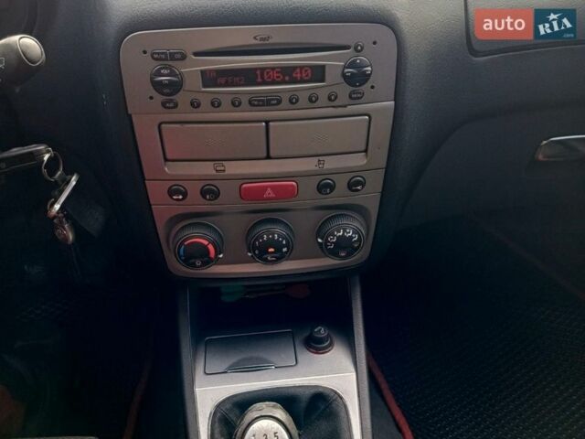 Черный Альфа Ромео 147, объемом двигателя 1.6 л и пробегом 240 тыс. км за 2900 $, фото 23 на Automoto.ua