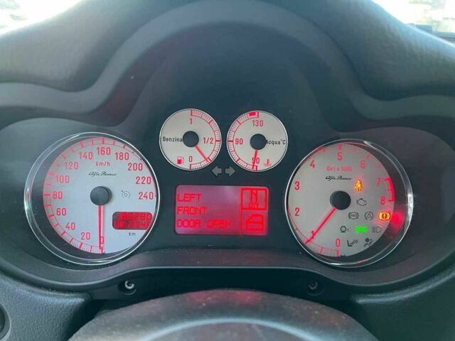 Чорний Альфа Ромео 147, об'ємом двигуна 2 л та пробігом 180 тис. км за 4690 $, фото 15 на Automoto.ua