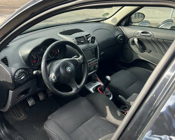 Чорний Альфа Ромео 147, об'ємом двигуна 1.6 л та пробігом 180 тис. км за 5100 $, фото 7 на Automoto.ua