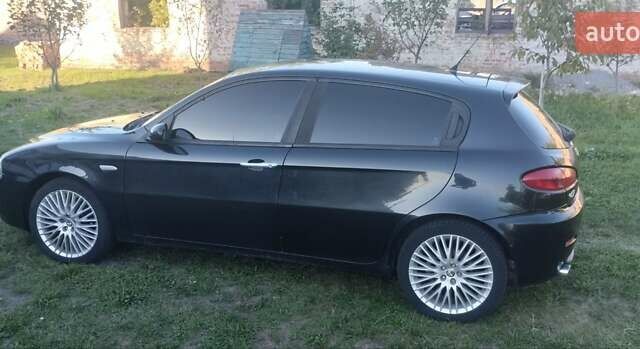 Чорний Альфа Ромео 147, об'ємом двигуна 1.6 л та пробігом 273 тис. км за 4400 $, фото 3 на Automoto.ua