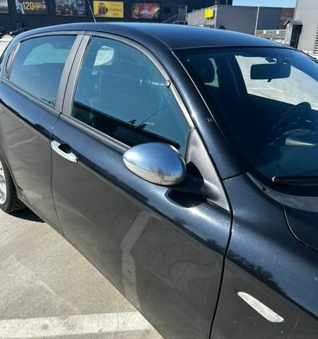 Черный Альфа Ромео 147, объемом двигателя 1.6 л и пробегом 170 тыс. км за 4500 $, фото 28 на Automoto.ua