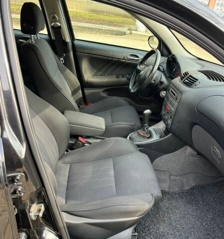 Черный Альфа Ромео 147, объемом двигателя 1.6 л и пробегом 93 тыс. км за 4800 $, фото 14 на Automoto.ua