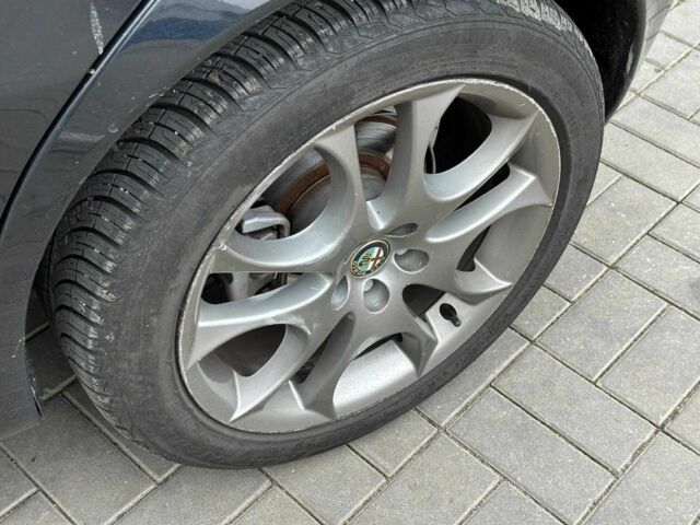 Черный Альфа Ромео 147, объемом двигателя 2 л и пробегом 163 тыс. км за 5990 $, фото 6 на Automoto.ua