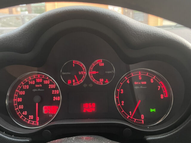 Чорний Альфа Ромео 147, об'ємом двигуна 1.6 л та пробігом 305 тис. км за 3200 $, фото 20 на Automoto.ua