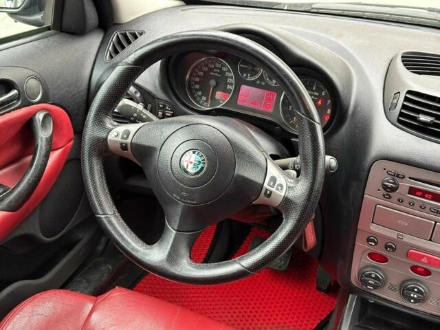 Черный Альфа Ромео 147, объемом двигателя 2 л и пробегом 163 тыс. км за 5990 $, фото 18 на Automoto.ua