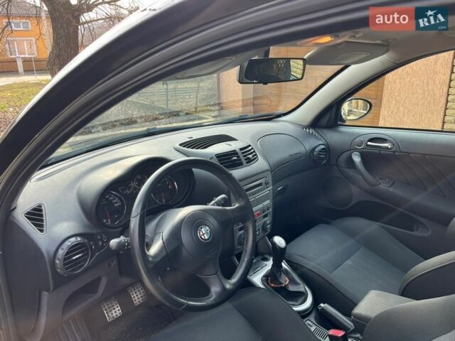 Черный Альфа Ромео 147, объемом двигателя 1.6 л и пробегом 93 тыс. км за 4800 $, фото 21 на Automoto.ua