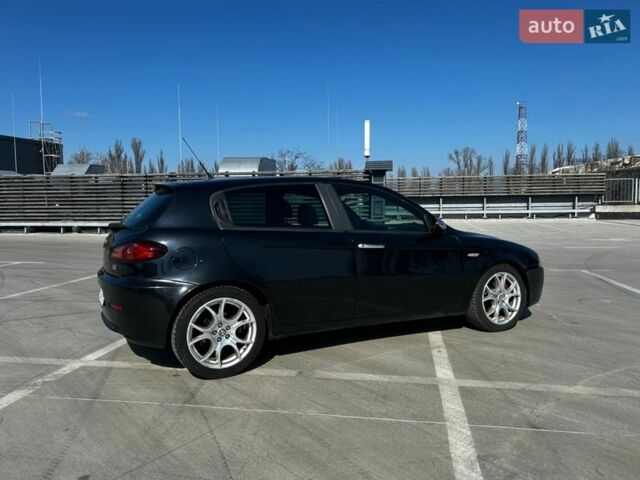 Черный Альфа Ромео 147, объемом двигателя 1.6 л и пробегом 170 тыс. км за 4500 $, фото 2 на Automoto.ua