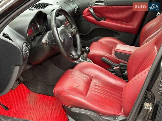 Черный Альфа Ромео 147, объемом двигателя 2 л и пробегом 163 тыс. км за 5990 $, фото 7 на Automoto.ua