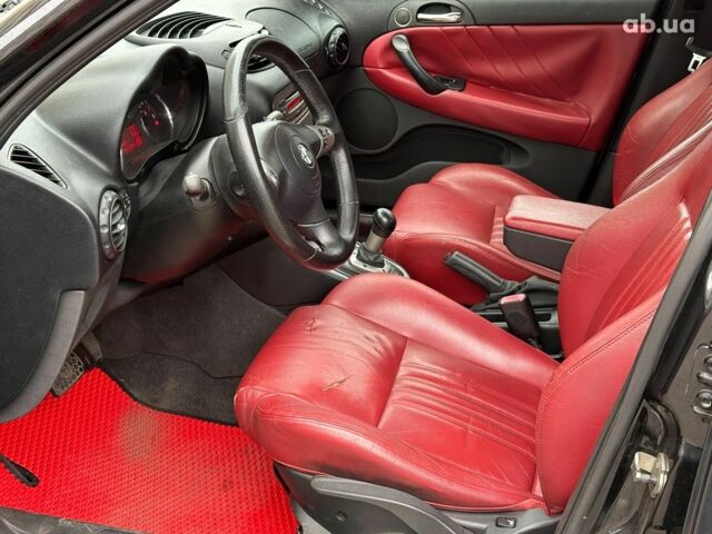 Черный Альфа Ромео 147, объемом двигателя 2 л и пробегом 163 тыс. км за 5990 $, фото 7 на Automoto.ua
