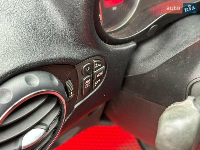 Черный Альфа Ромео 147, объемом двигателя 2 л и пробегом 163 тыс. км за 5990 $, фото 10 на Automoto.ua