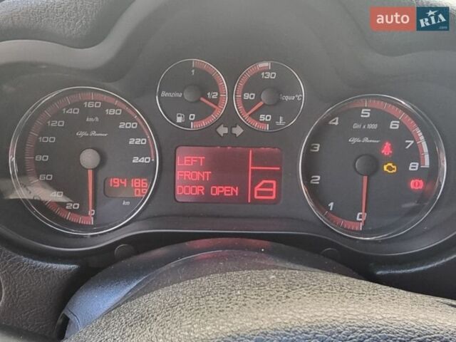 Черный Альфа Ромео 147, объемом двигателя 1.6 л и пробегом 194 тыс. км за 5400 $, фото 1 на Automoto.ua