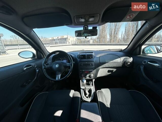 Черный Альфа Ромео 147, объемом двигателя 1.6 л и пробегом 170 тыс. км за 4500 $, фото 16 на Automoto.ua