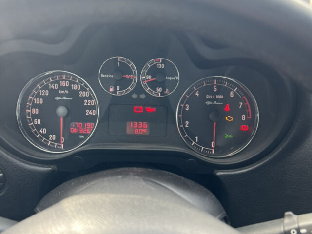 Чорний Альфа Ромео 147, об'ємом двигуна 1.6 л та пробігом 180 тис. км за 4800 $, фото 6 на Automoto.ua
