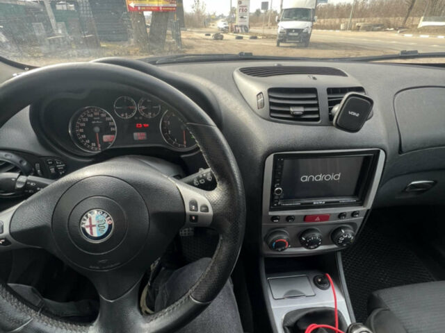 Чорний Альфа Ромео 147, об'ємом двигуна 1.6 л та пробігом 180 тис. км за 4800 $, фото 5 на Automoto.ua