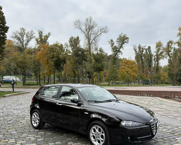 Черный Альфа Ромео 147, объемом двигателя 1.6 л и пробегом 138 тыс. км за 5800 $, фото 111 на Automoto.ua