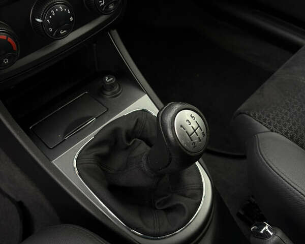 Черный Альфа Ромео 147, объемом двигателя 1.6 л и пробегом 138 тыс. км за 5800 $, фото 26 на Automoto.ua