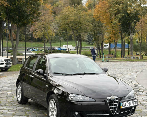 Черный Альфа Ромео 147, объемом двигателя 1.6 л и пробегом 138 тыс. км за 5800 $, фото 117 на Automoto.ua