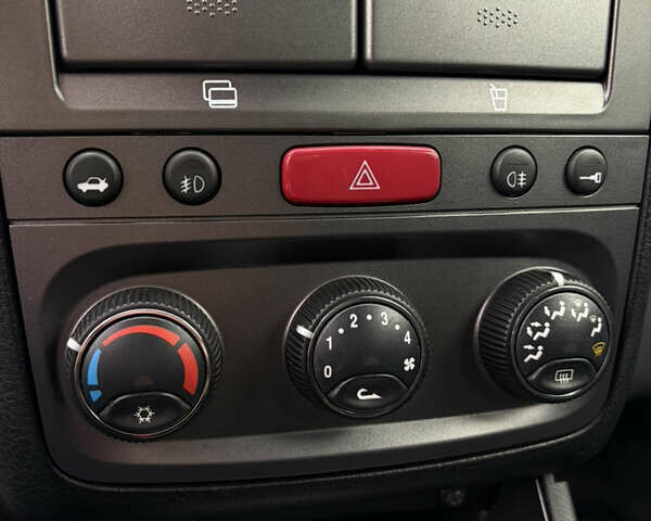 Черный Альфа Ромео 147, объемом двигателя 1.6 л и пробегом 138 тыс. км за 5800 $, фото 136 на Automoto.ua