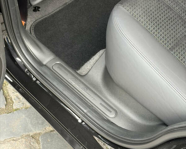 Черный Альфа Ромео 147, объемом двигателя 1.6 л и пробегом 138 тыс. км за 5800 $, фото 42 на Automoto.ua