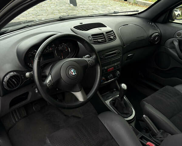 Черный Альфа Ромео 147, объемом двигателя 1.6 л и пробегом 138 тыс. км за 5800 $, фото 16 на Automoto.ua