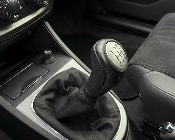 Черный Альфа Ромео 147, объемом двигателя 1.6 л и пробегом 138 тыс. км за 5800 $, фото 135 на Automoto.ua