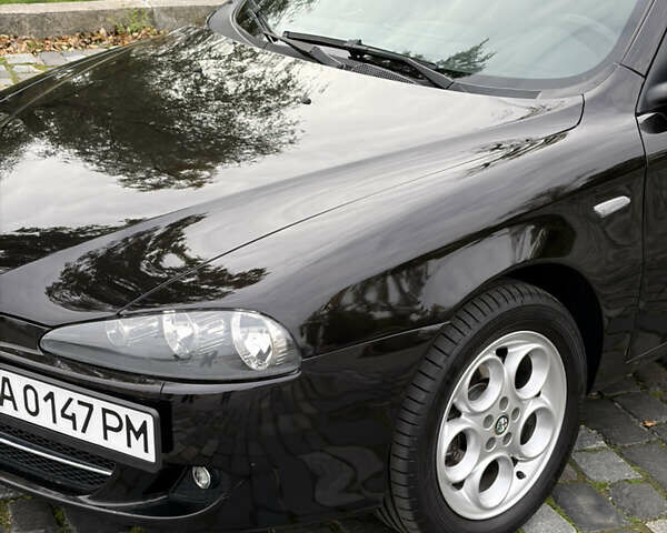 Черный Альфа Ромео 147, объемом двигателя 1.6 л и пробегом 138 тыс. км за 5800 $, фото 115 на Automoto.ua