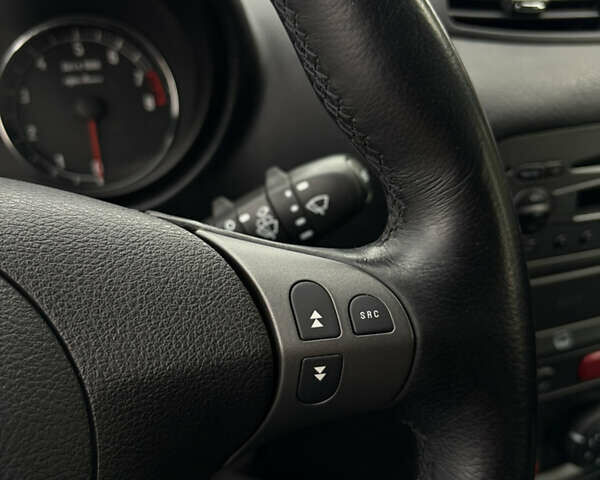 Черный Альфа Ромео 147, объемом двигателя 1.6 л и пробегом 138 тыс. км за 5800 $, фото 138 на Automoto.ua