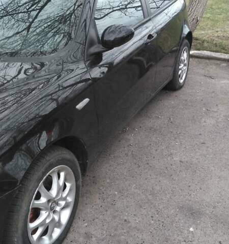 Черный Альфа Ромео 147, объемом двигателя 1.6 л и пробегом 215 тыс. км за 4700 $, фото 5 на Automoto.ua