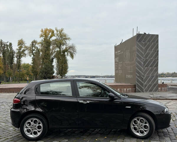 Черный Альфа Ромео 147, объемом двигателя 1.6 л и пробегом 138 тыс. км за 5800 $, фото 7 на Automoto.ua