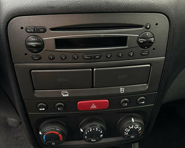 Черный Альфа Ромео 147, объемом двигателя 1.6 л и пробегом 138 тыс. км за 5800 $, фото 25 на Automoto.ua