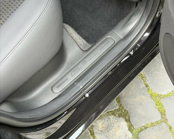 Черный Альфа Ромео 147, объемом двигателя 1.6 л и пробегом 138 тыс. км за 5800 $, фото 45 на Automoto.ua